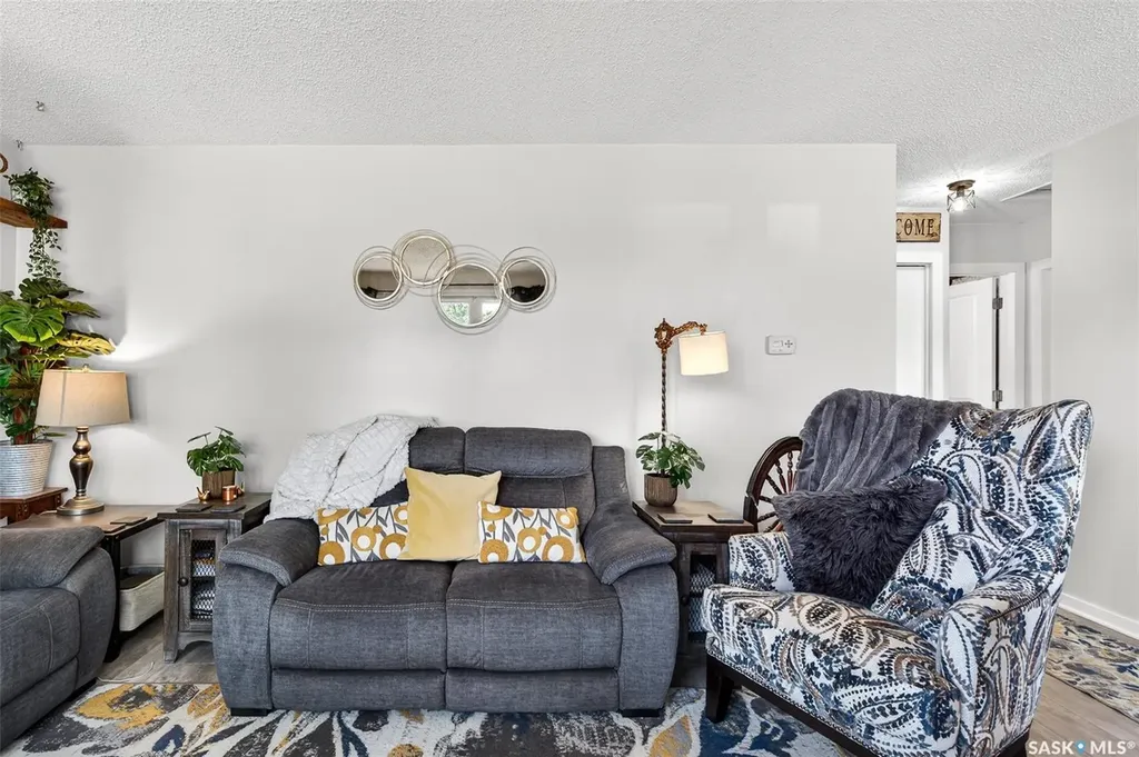 838 Ominica Street W Moose Jaw SK S6H 1Y5