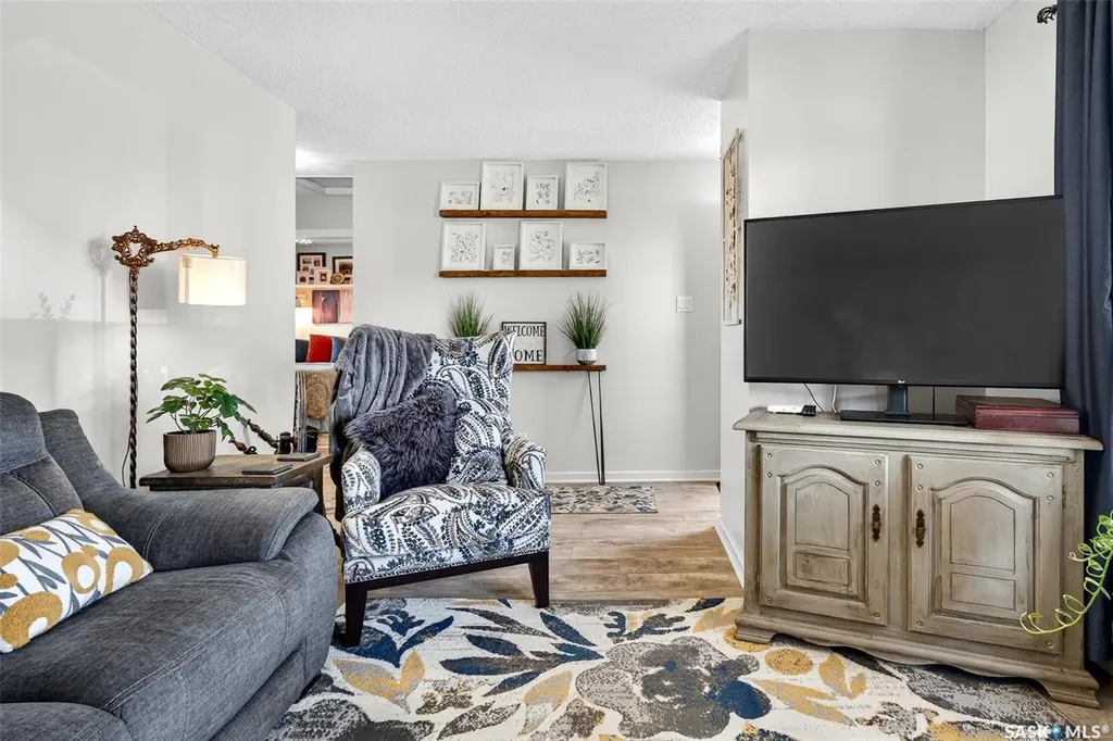 838 Ominica Street W Moose Jaw SK S6H 1Y5