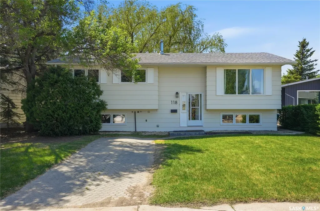 118 Laurentian Drive Saskatoon SK S7H 4M2