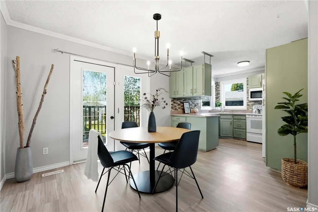 118 Laurentian Drive Saskatoon SK S7H 4M2