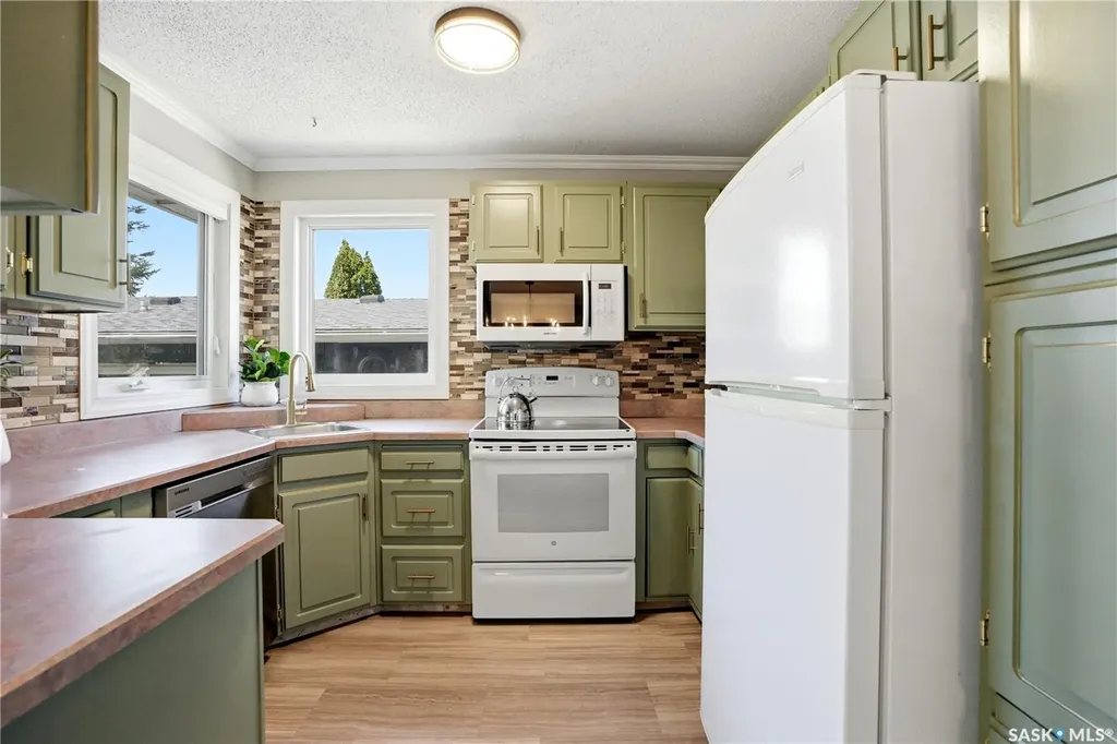 118 Laurentian Drive Saskatoon SK S7H 4M2