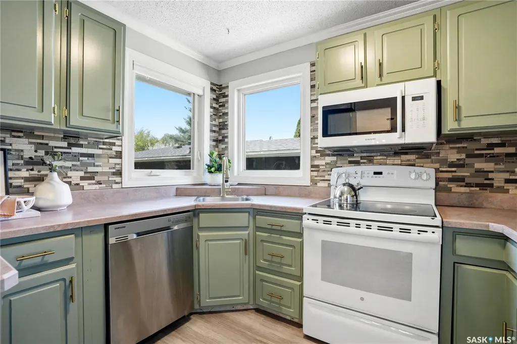 118 Laurentian Drive Saskatoon SK S7H 4M2