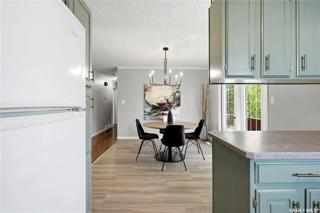 118 Laurentian Drive Saskatoon SK S7H 4M2