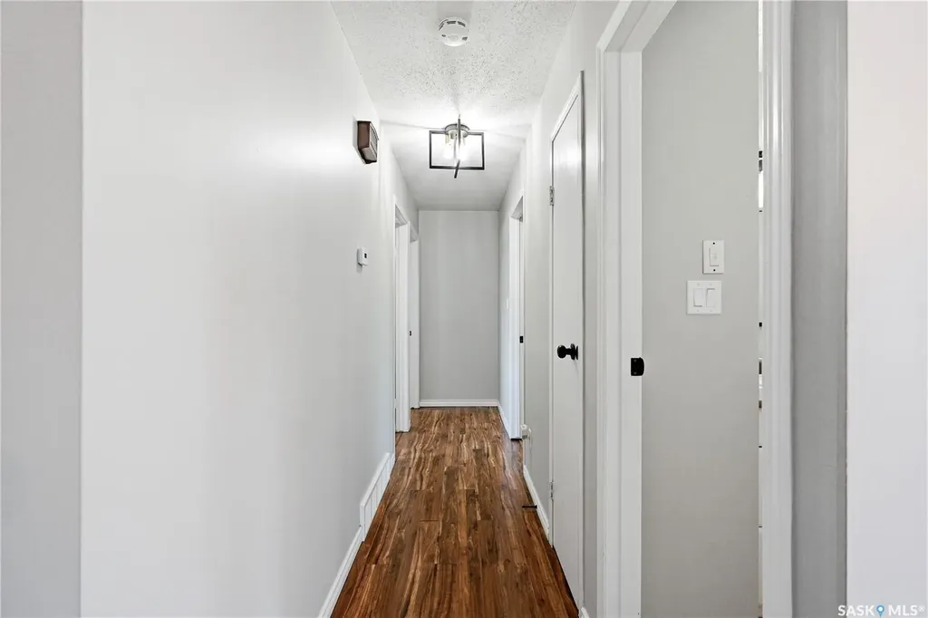 118 Laurentian Drive Saskatoon SK S7H 4M2