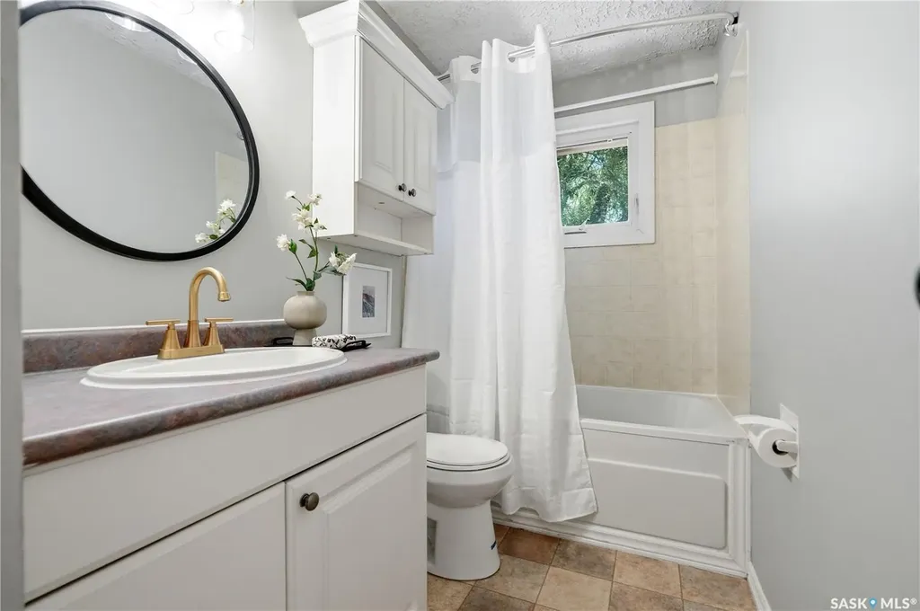 118 Laurentian Drive Saskatoon SK S7H 4M2