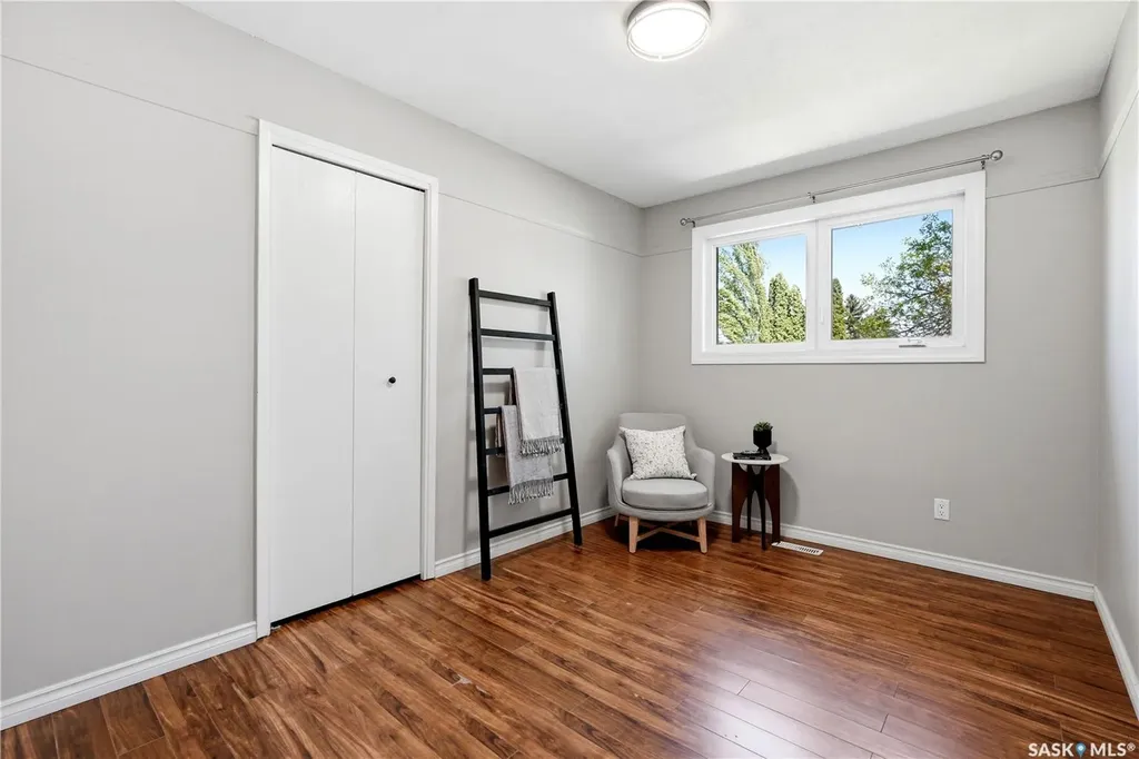 118 Laurentian Drive Saskatoon SK S7H 4M2