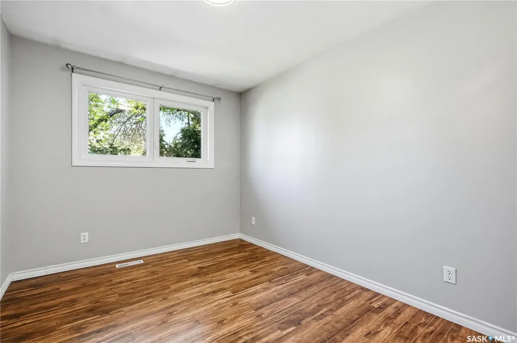 118 Laurentian Drive Saskatoon SK S7H 4M2