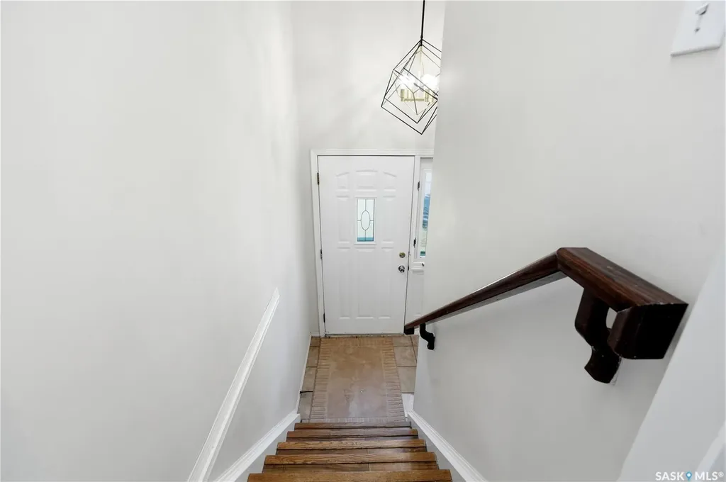 118 Laurentian Drive Saskatoon SK S7H 4M2