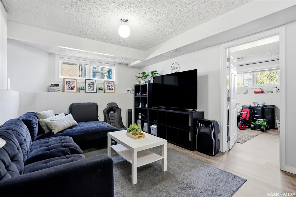 118 Laurentian Drive Saskatoon SK S7H 4M2