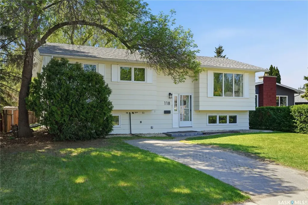 118 Laurentian Drive Saskatoon SK S7H 4M2