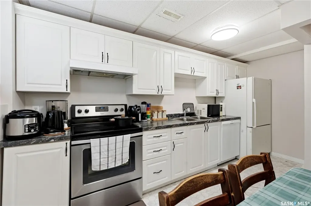 118 Laurentian Drive Saskatoon SK S7H 4M2