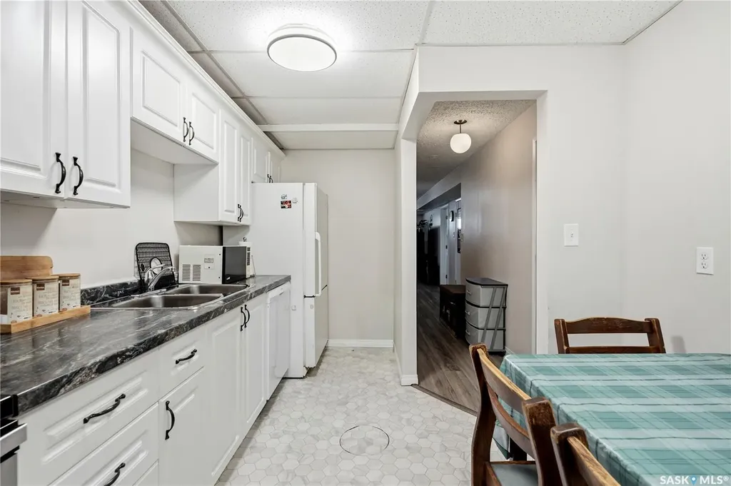 118 Laurentian Drive Saskatoon SK S7H 4M2