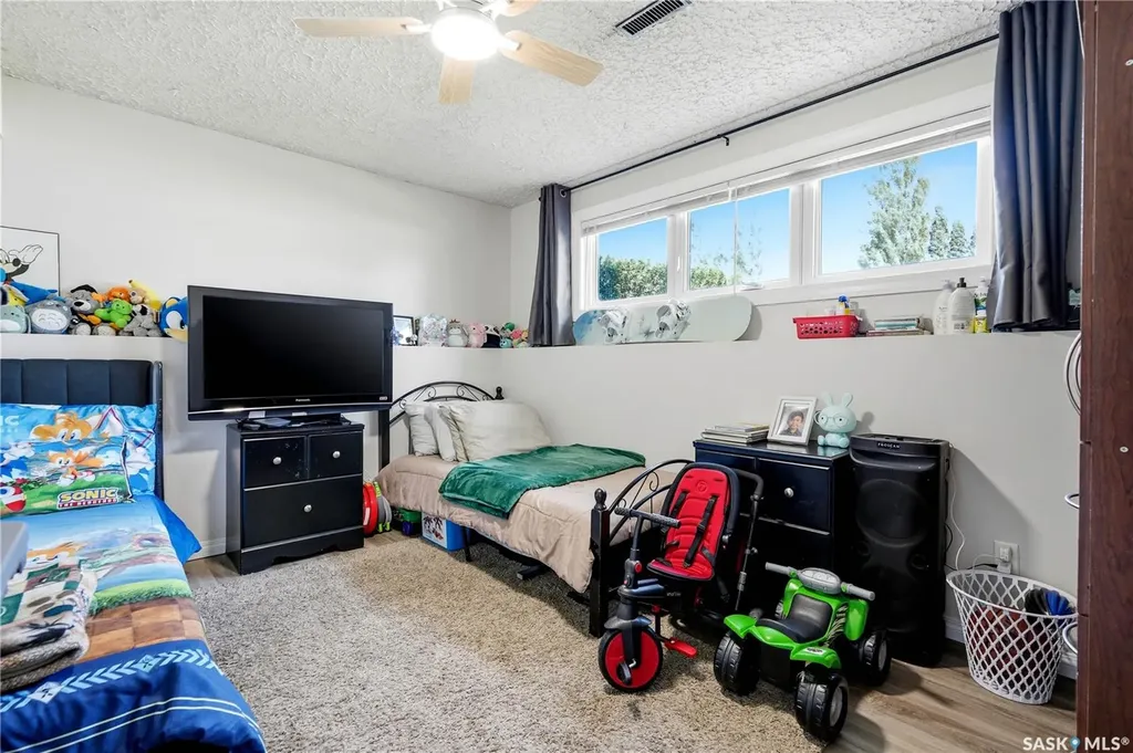 118 Laurentian Drive Saskatoon SK S7H 4M2