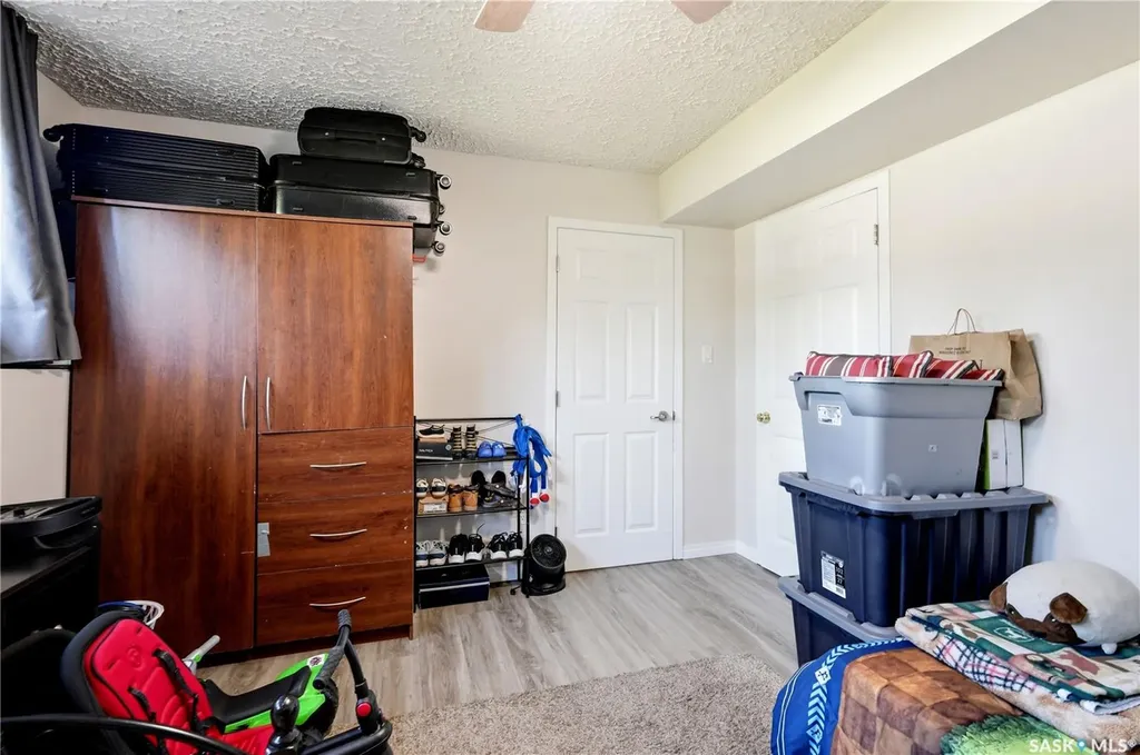 118 Laurentian Drive Saskatoon SK S7H 4M2
