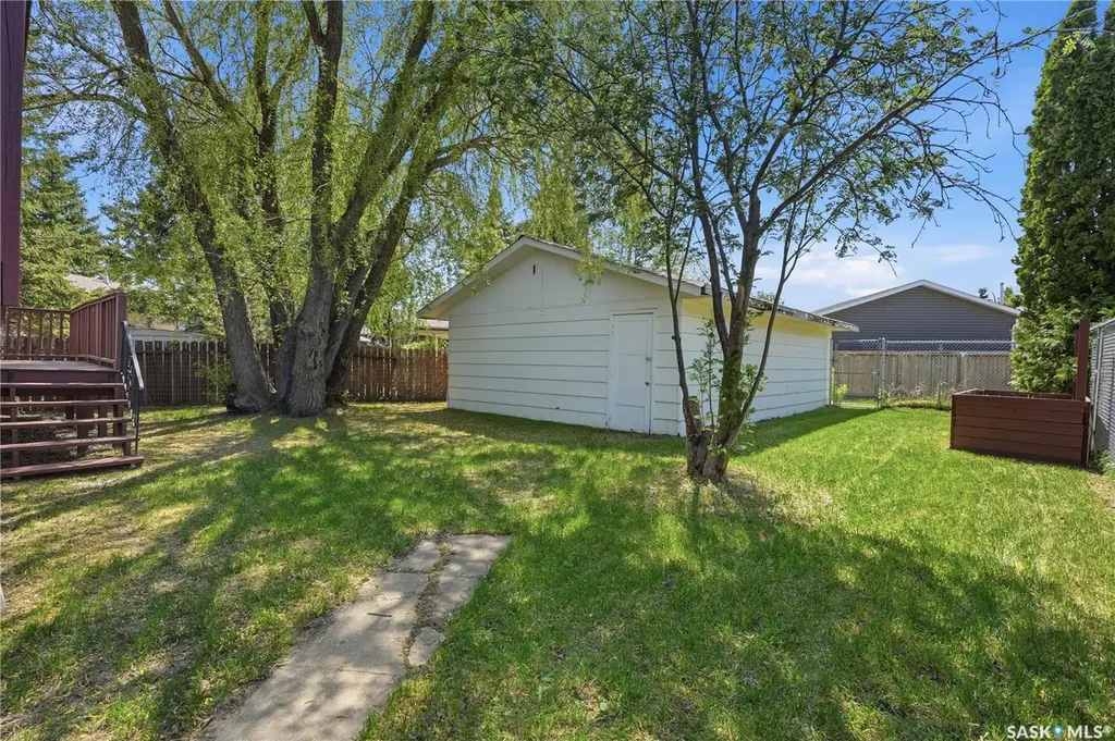 118 Laurentian Drive Saskatoon SK S7H 4M2