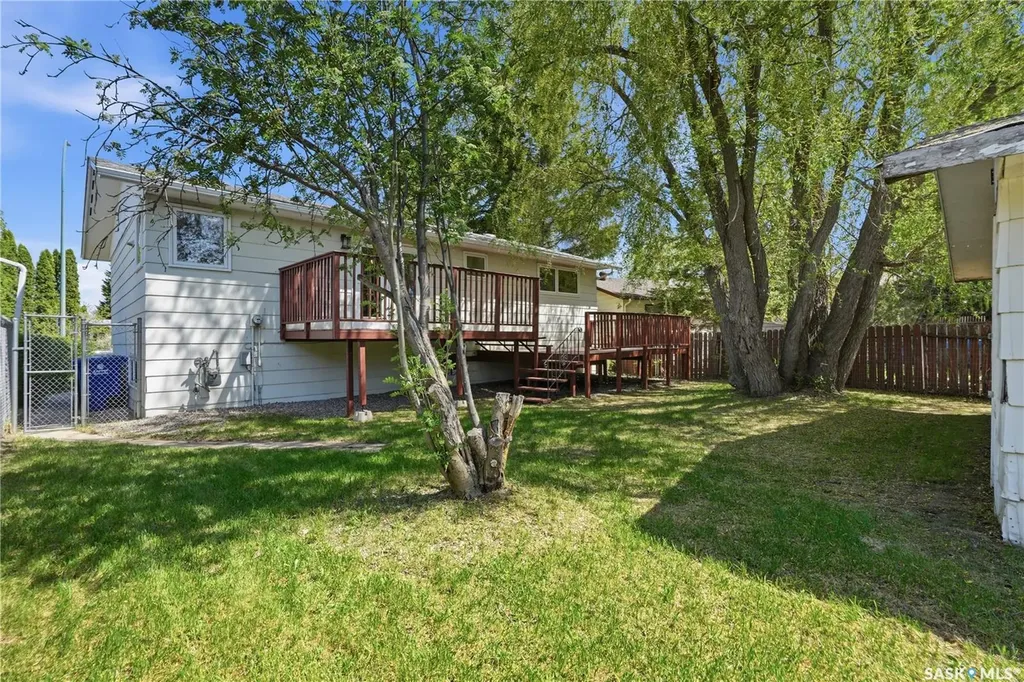 118 Laurentian Drive Saskatoon SK S7H 4M2