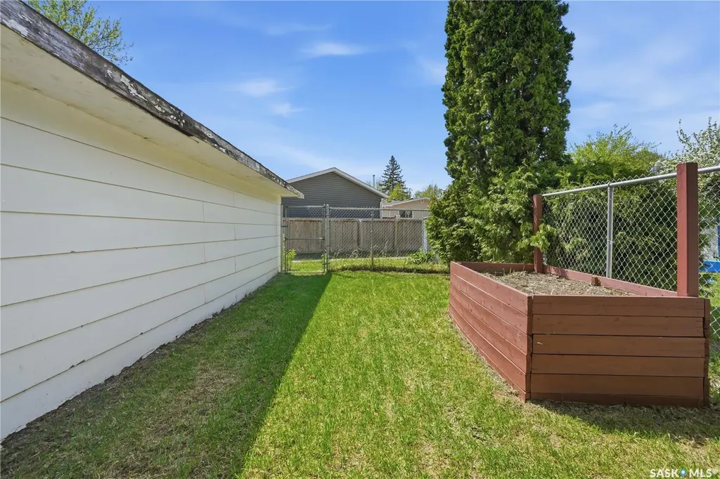 118 Laurentian Drive Saskatoon SK S7H 4M2