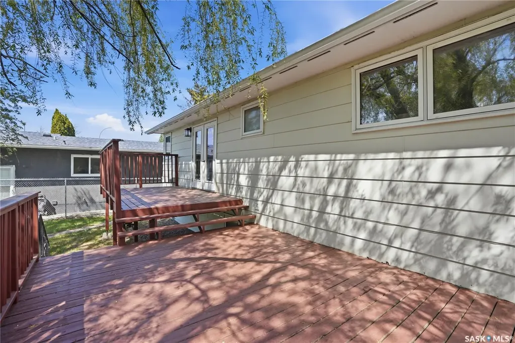 118 Laurentian Drive Saskatoon SK S7H 4M2