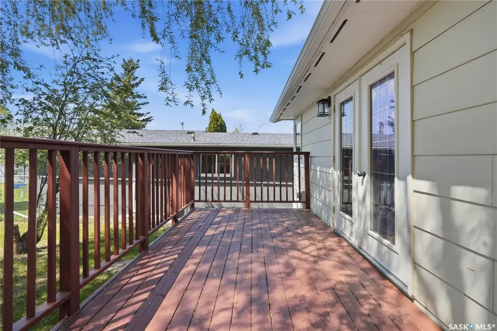 118 Laurentian Drive Saskatoon SK S7H 4M2