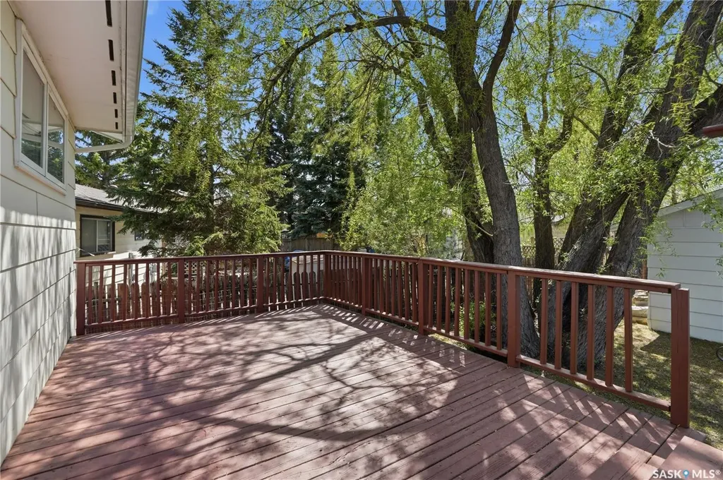 118 Laurentian Drive Saskatoon SK S7H 4M2
