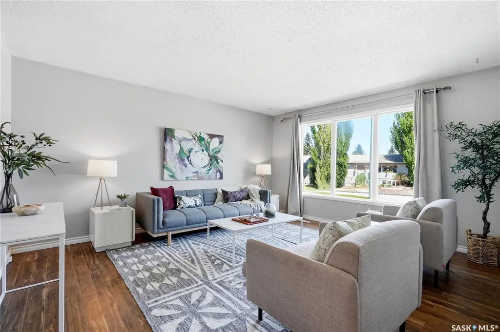 118 Laurentian Drive Saskatoon SK S7H 4M2