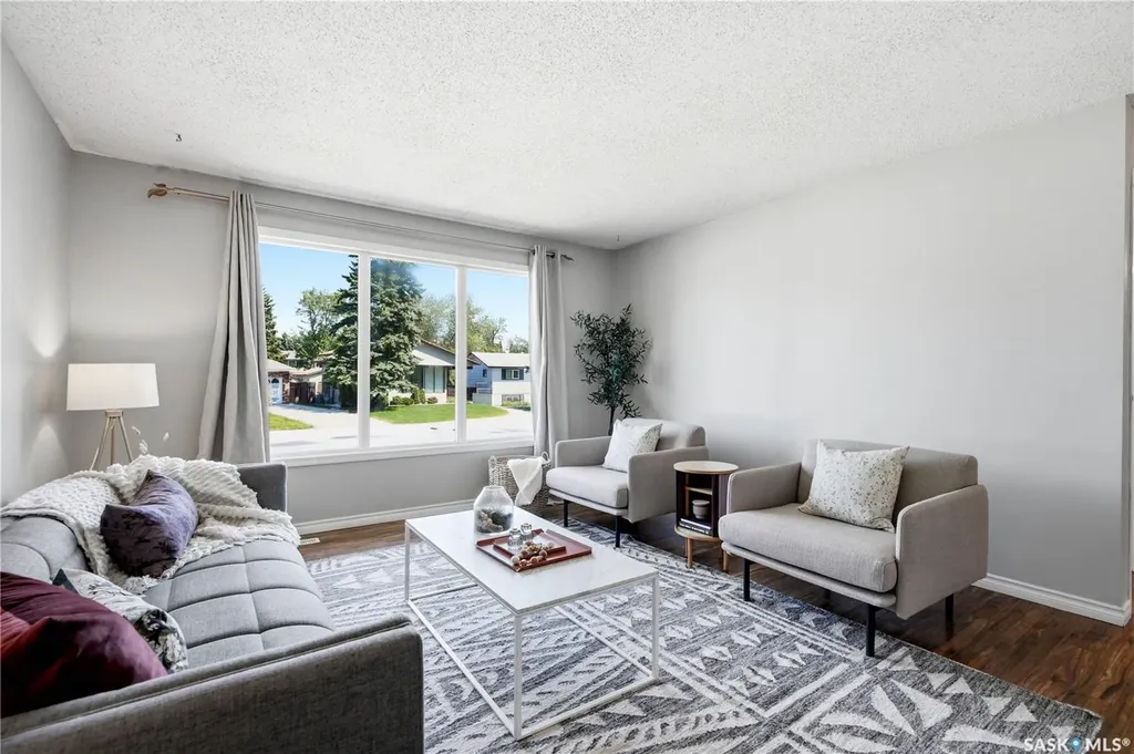 118 Laurentian Drive Saskatoon SK S7H 4M2
