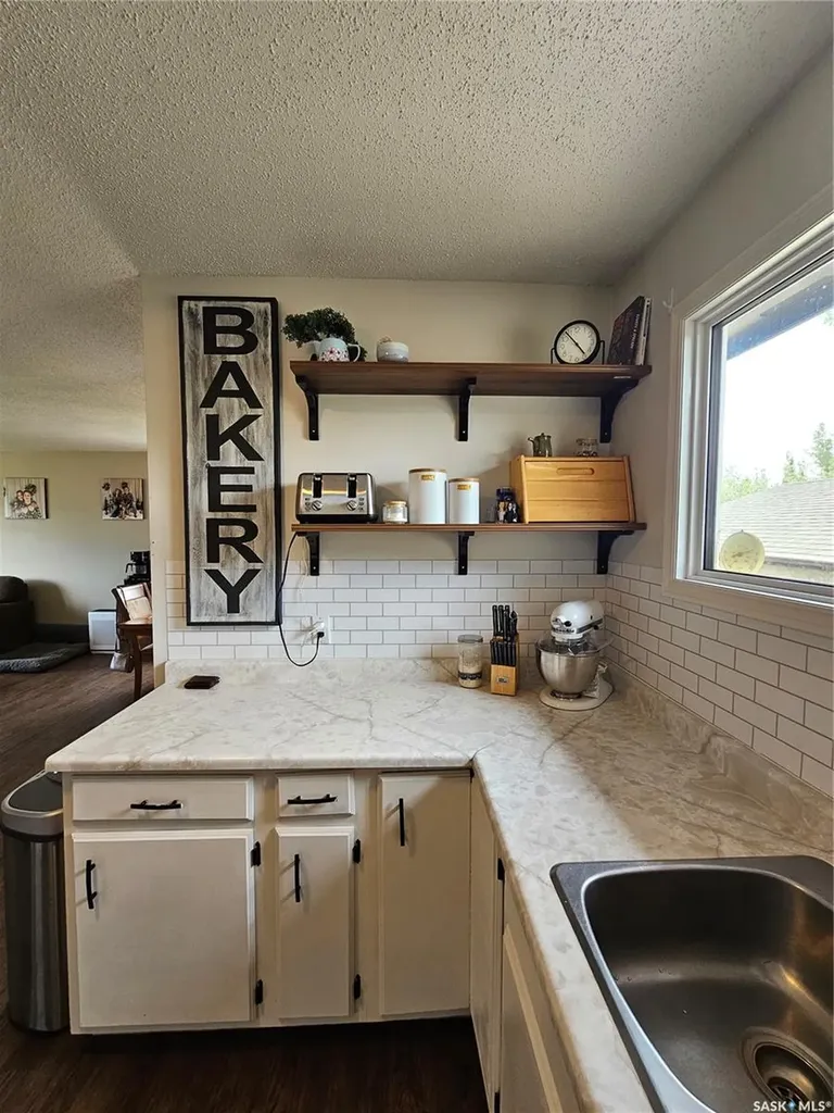 381 5th Avenue W Unity SK S0K 4L0