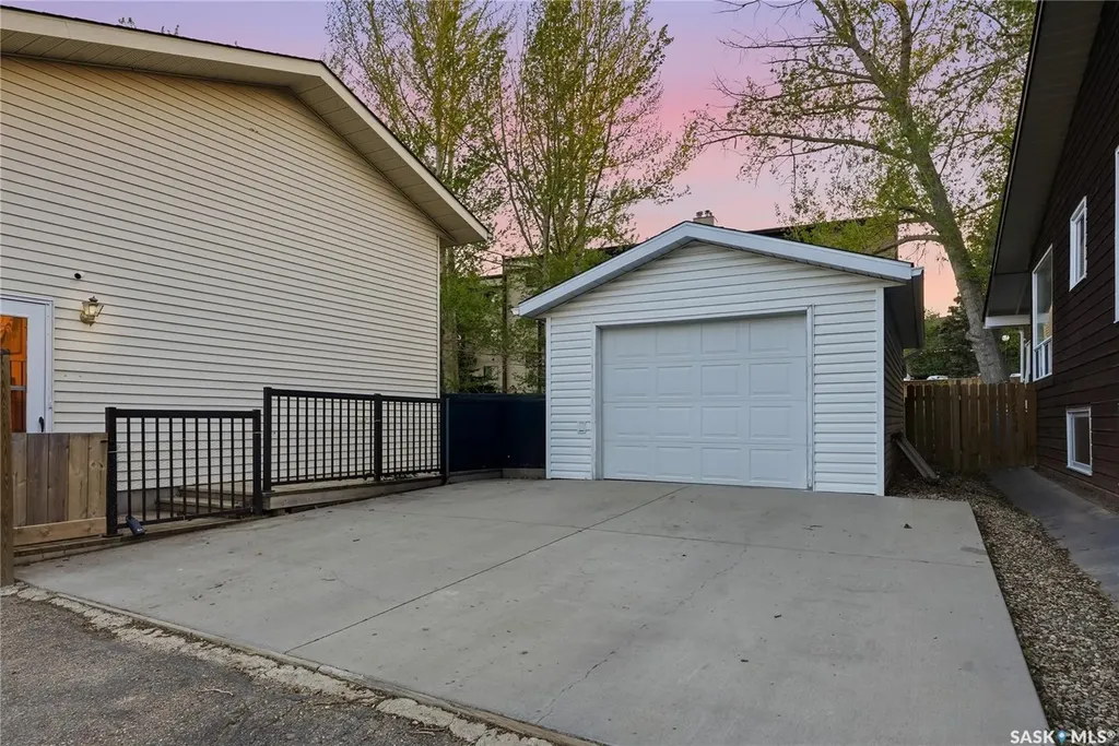 171 Coldspring Crescent Saskatoon SK S7J 3M3