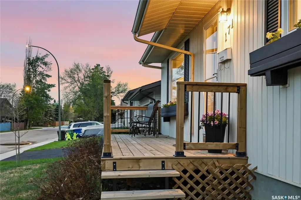 171 Coldspring Crescent Saskatoon SK S7J 3M3