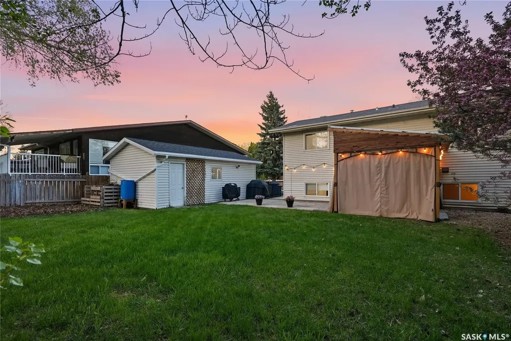 171 Coldspring Crescent Saskatoon SK S7J 3M3
