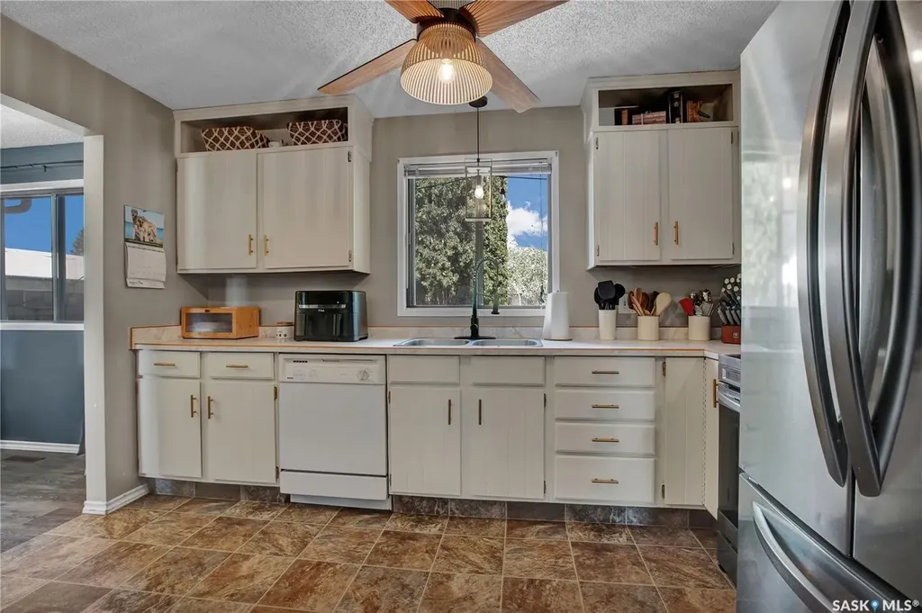 3831 Taylor Street E Saskatoon SK S7H 5H5