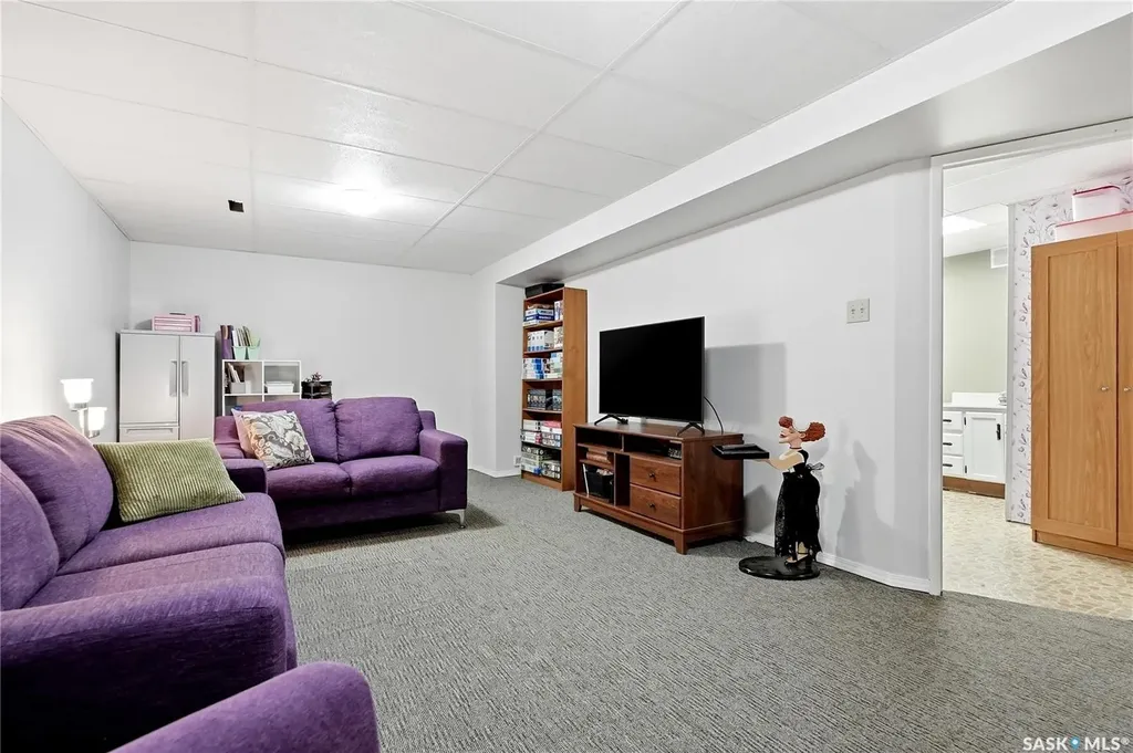 229 Acadia Place Saskatoon SK S7H 3W3