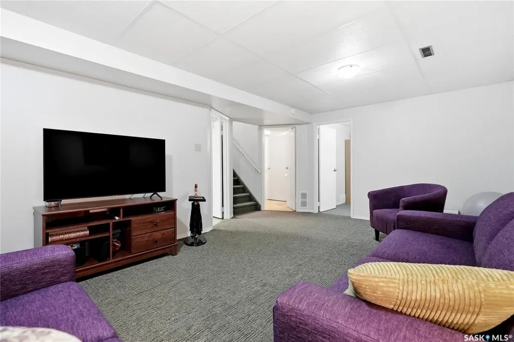 229 Acadia Place Saskatoon SK S7H 3W3