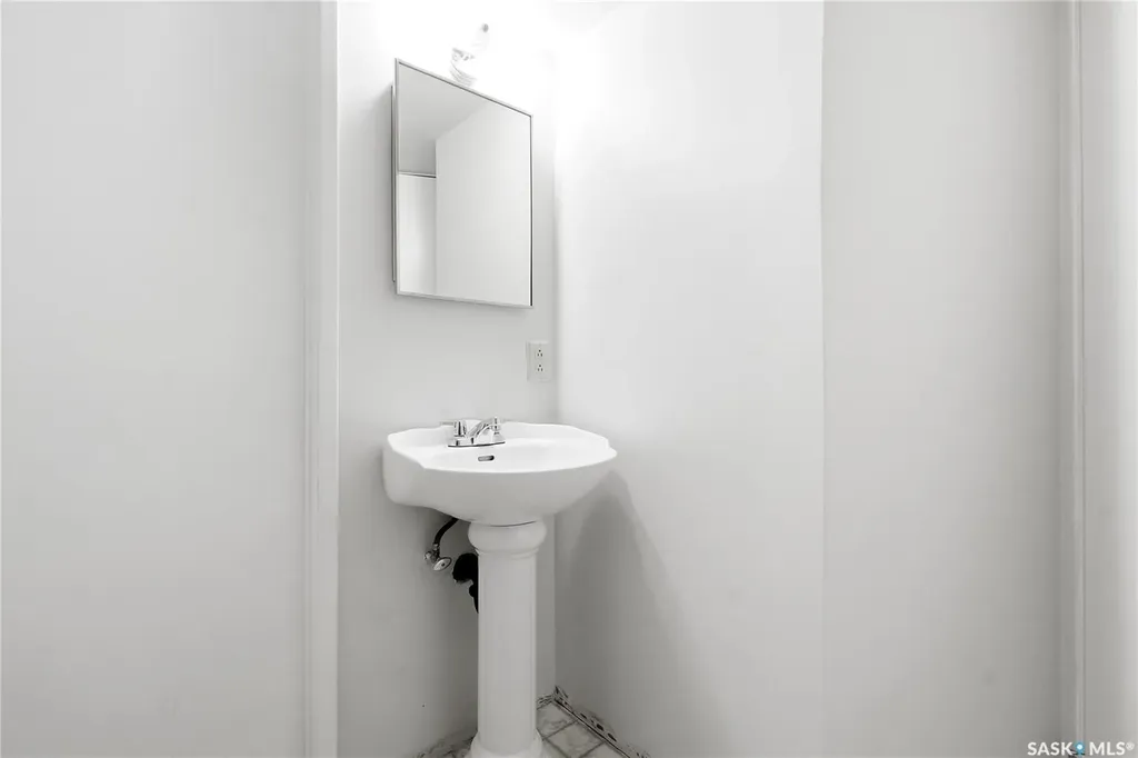 229 Acadia Place Saskatoon SK S7H 3W3