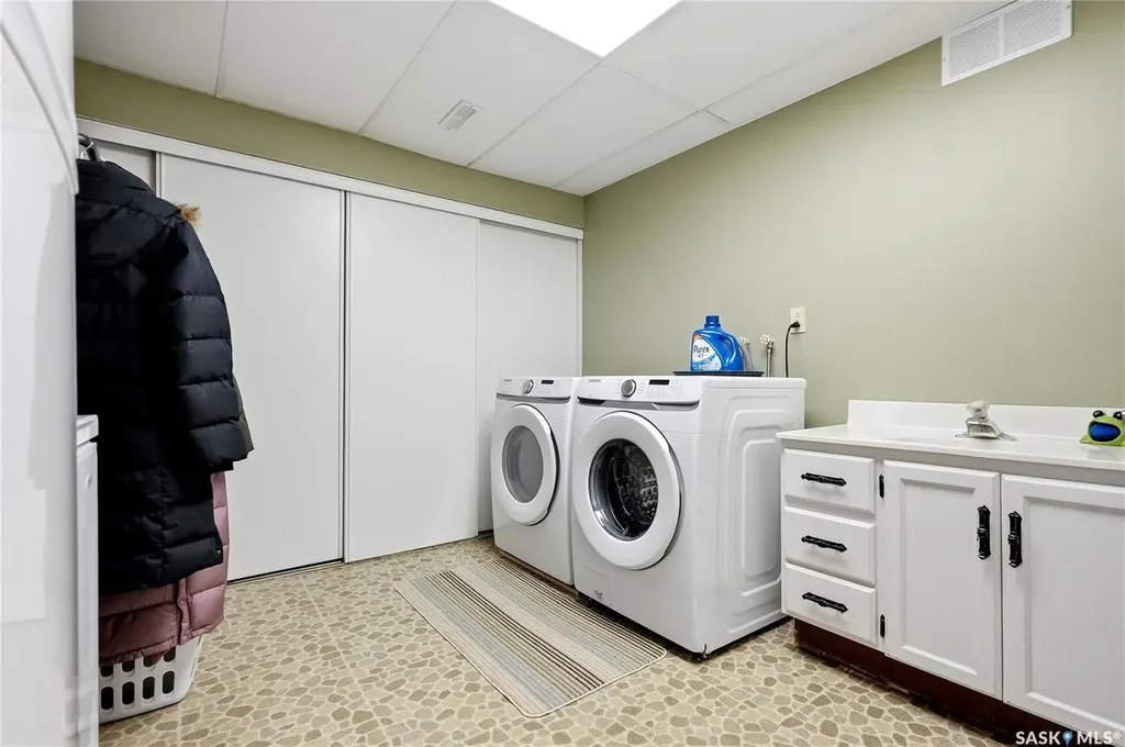 229 Acadia Place Saskatoon SK S7H 3W3