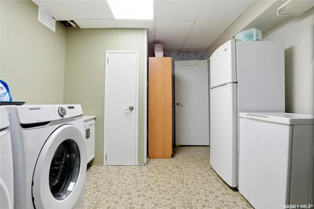 229 Acadia Place Saskatoon SK S7H 3W3
