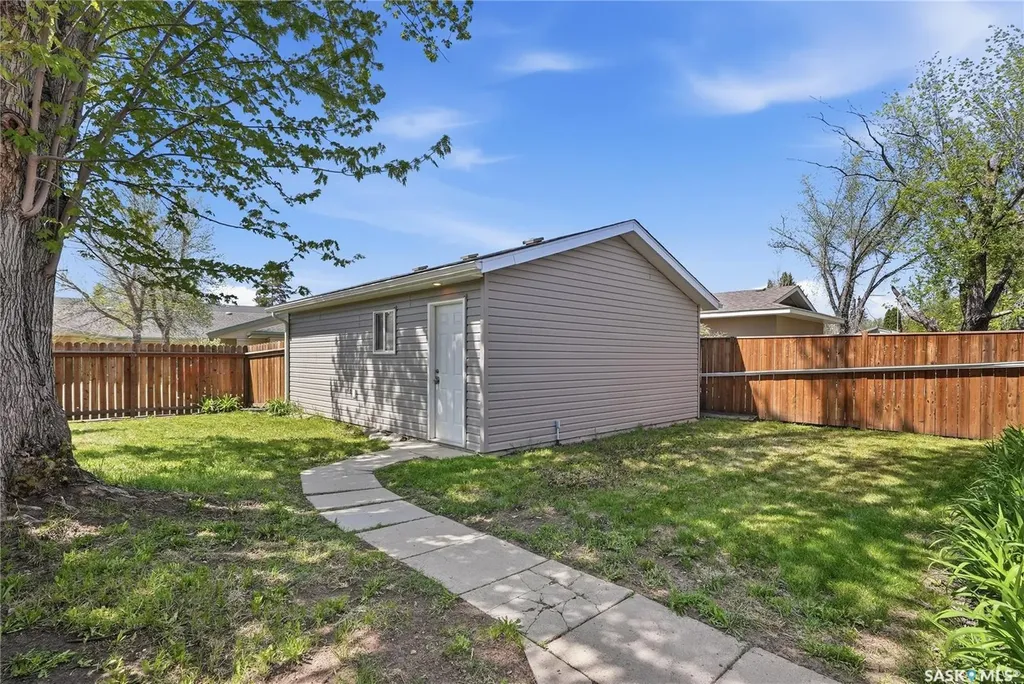 229 Acadia Place Saskatoon SK S7H 3W3