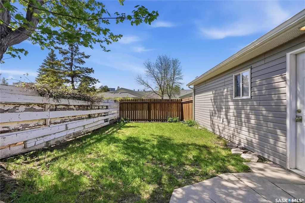 229 Acadia Place Saskatoon SK S7H 3W3