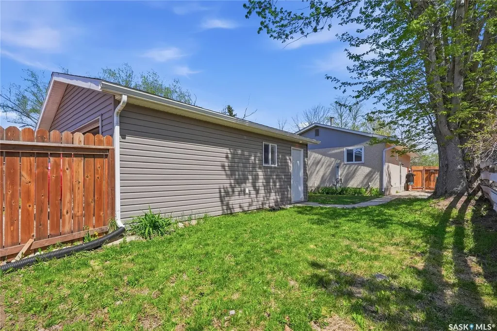 229 Acadia Place Saskatoon SK S7H 3W3
