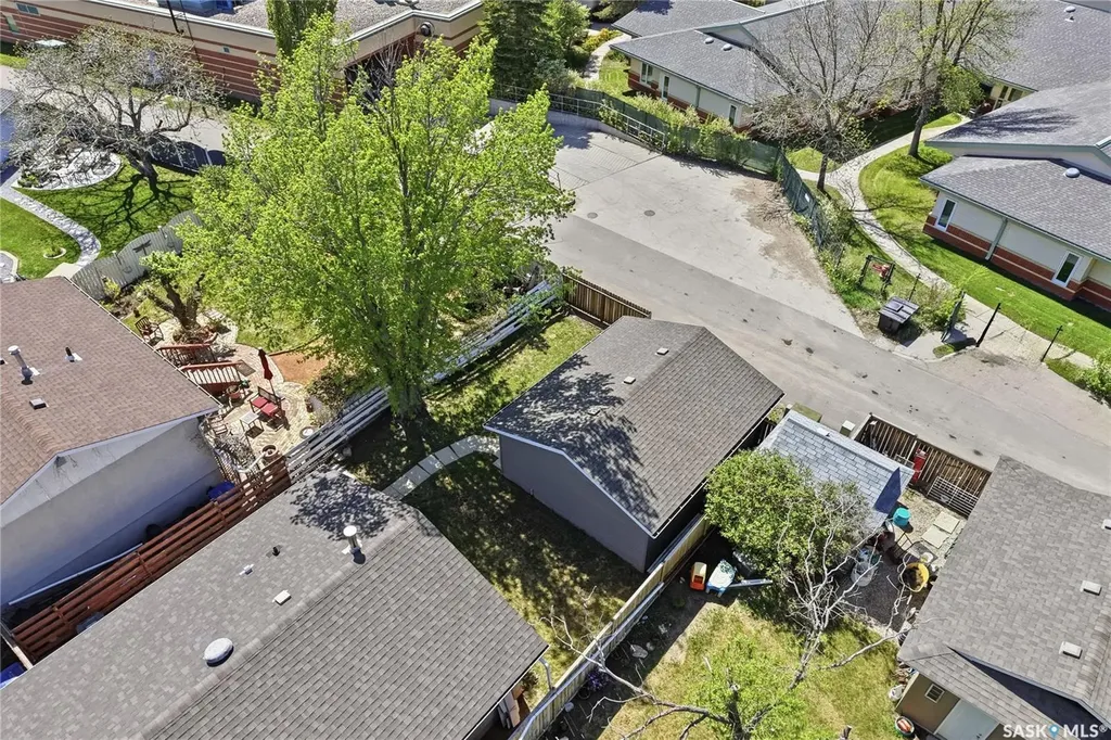 229 Acadia Place Saskatoon SK S7H 3W3