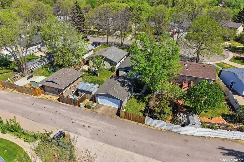 229 Acadia Place Saskatoon SK S7H 3W3