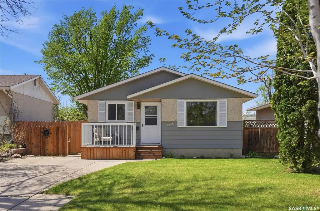 229 Acadia Place Saskatoon SK S7H 3W3