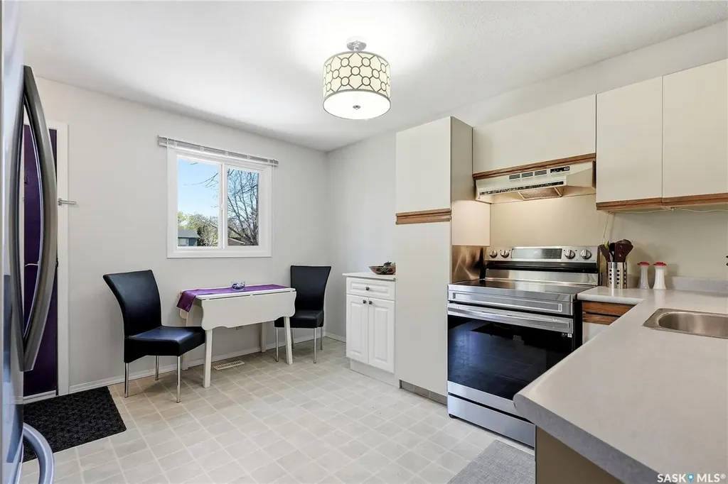 229 Acadia Place Saskatoon SK S7H 3W3