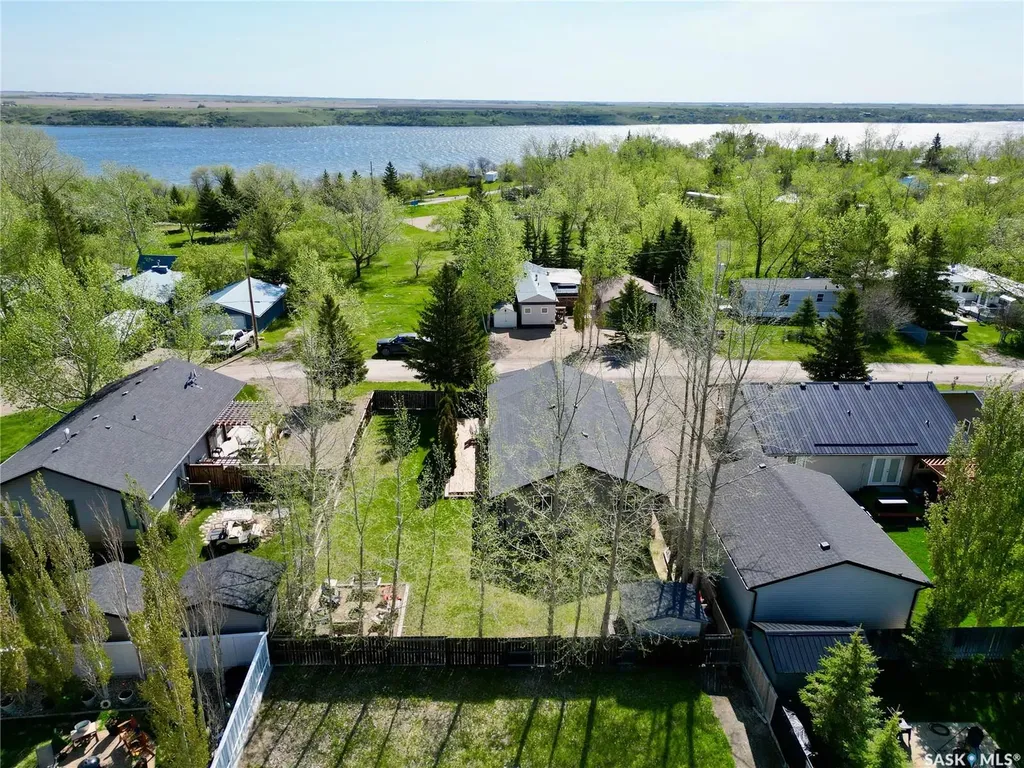22 Ash Street Grandview Beach SK S0G 1C0