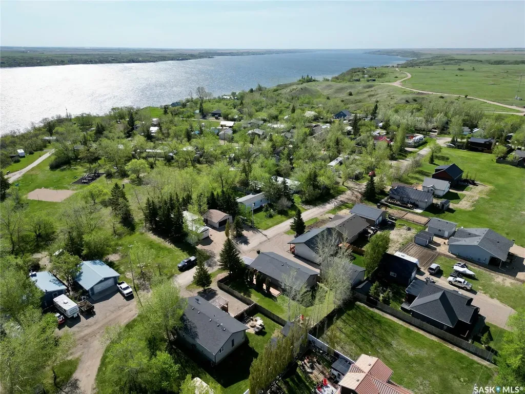 22 Ash Street Grandview Beach SK S0G 1C0