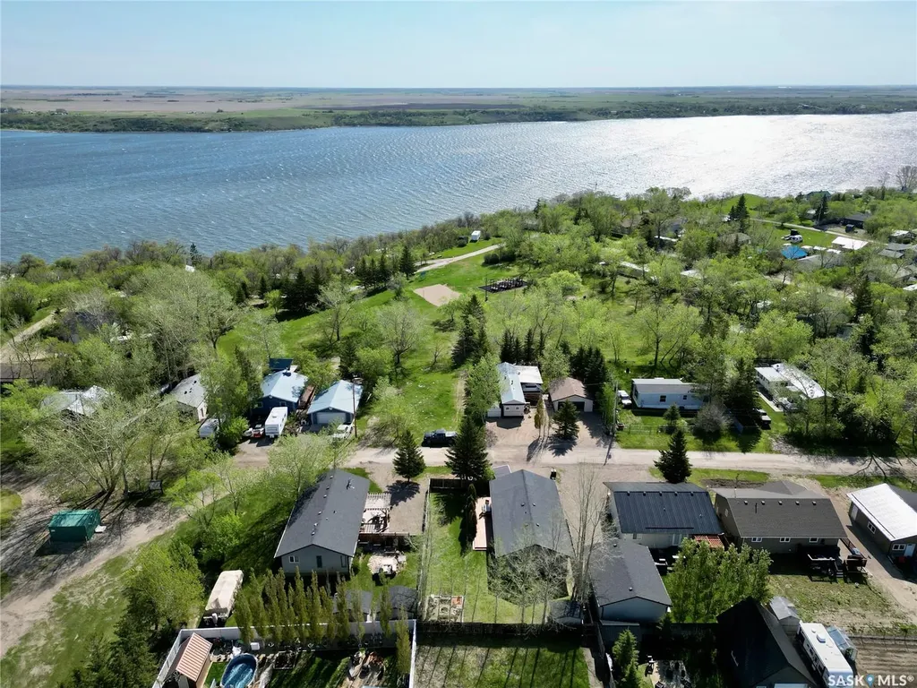 22 Ash Street Grandview Beach SK S0G 1C0