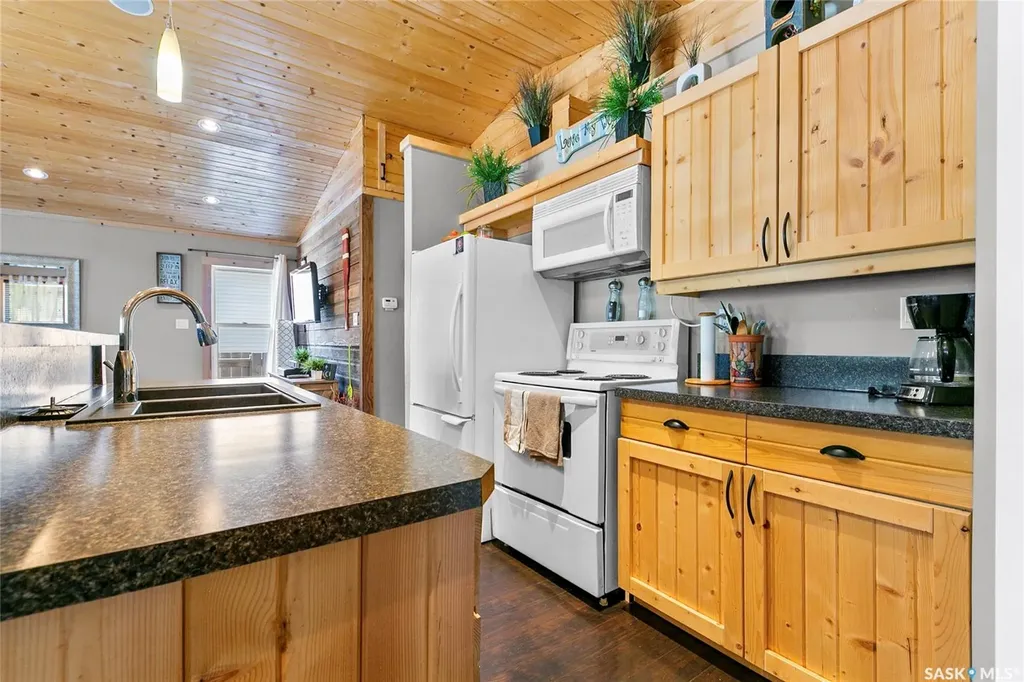 22 Ash Street Grandview Beach SK S0G 1C0