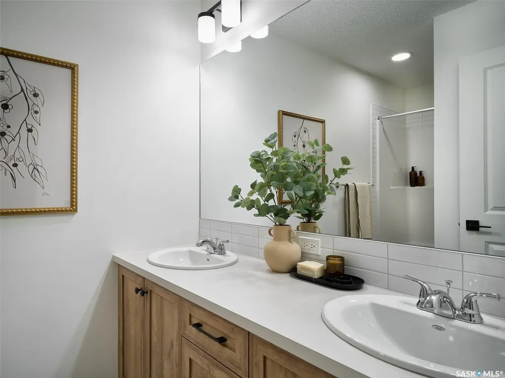 2005 Royal Park Boulevard White City SK S4L 0G3