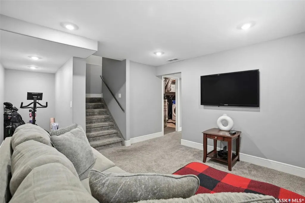 346 Dickson Crescent Saskatoon SK S7T 0T8