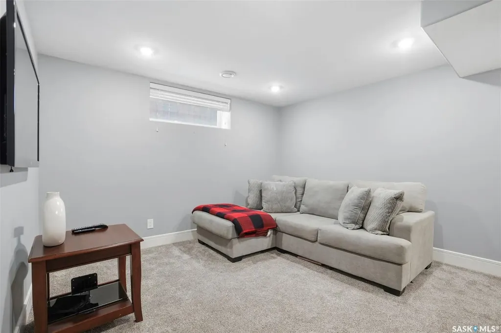 346 Dickson Crescent Saskatoon SK S7T 0T8